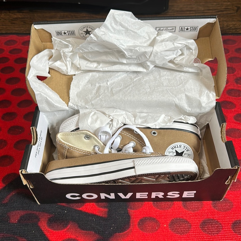 Brand new never worn tan toddler converse 12c